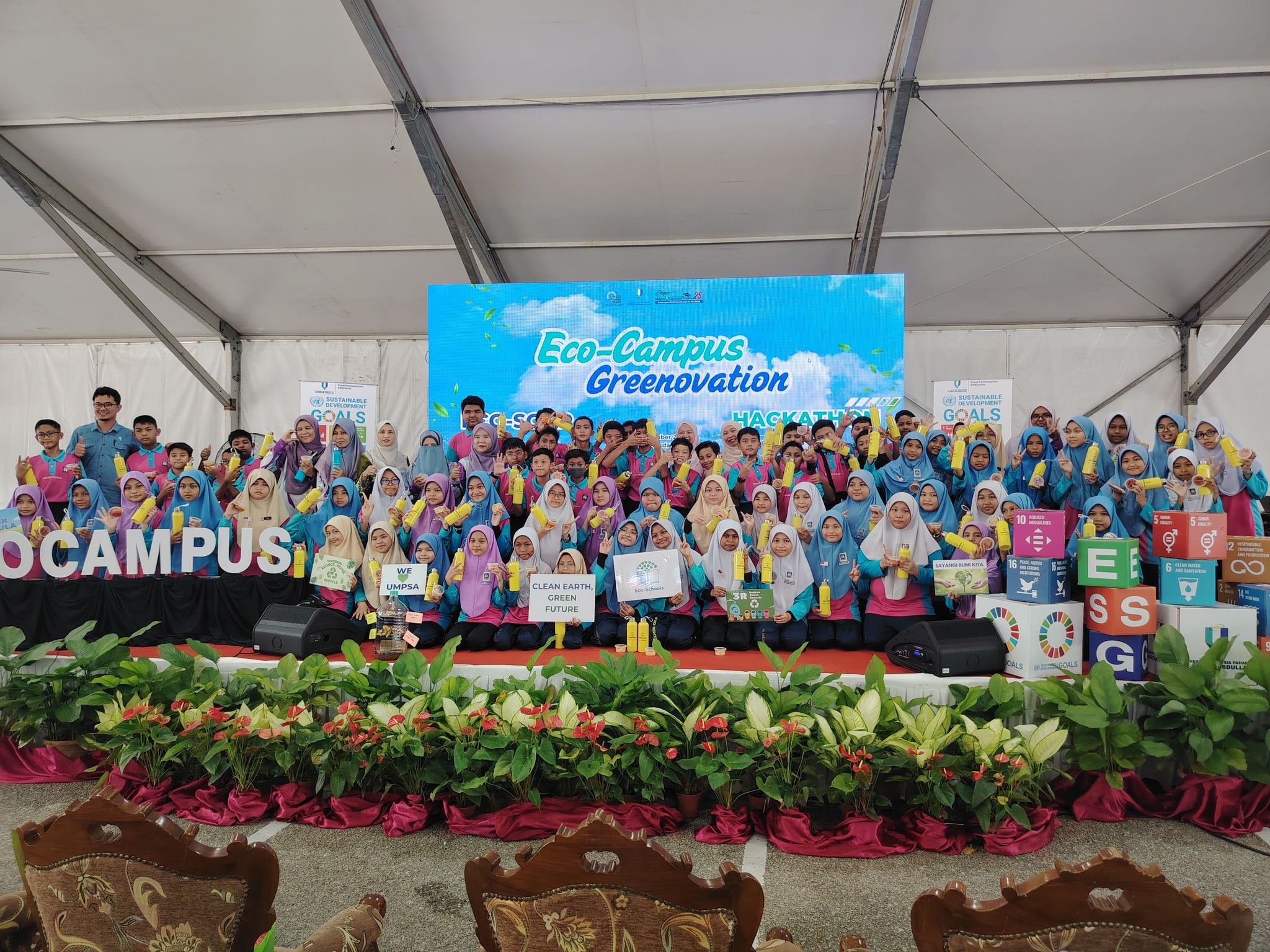 70 PELAJAR SK BUNUT RENDANG TERUJA BELAJAR PENGHASILAN SABUN DARI MINYAK TERPAKAI